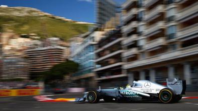 S prve vrste mercedesa, Rosberg pred Hamiltonom