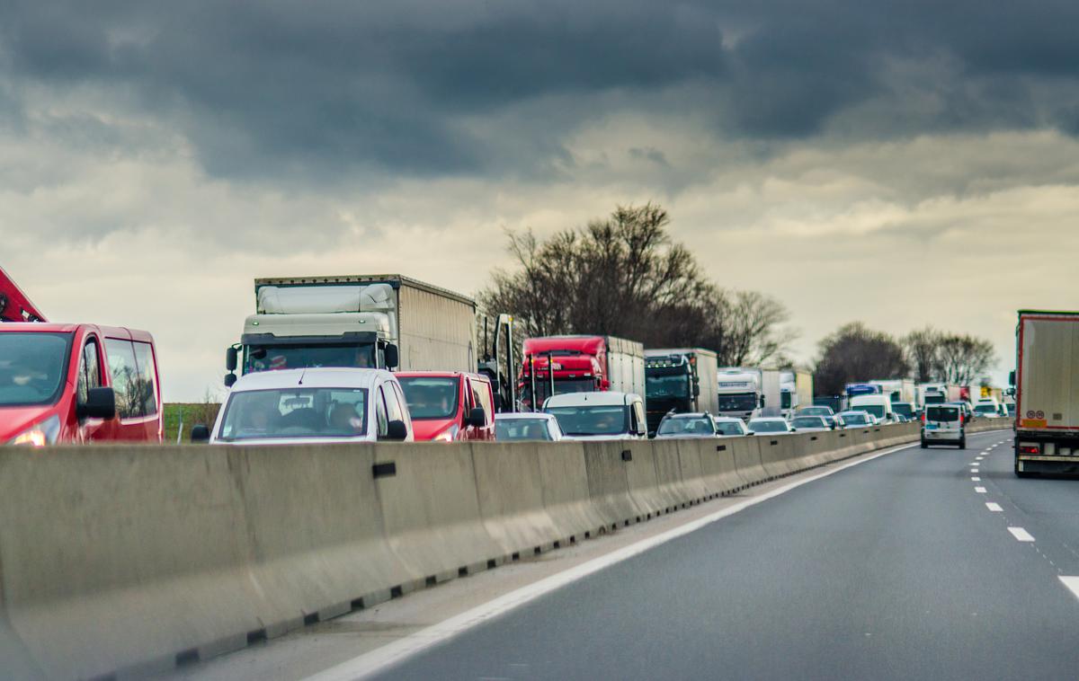 Avstrija, zastoj | V soboto se je prometni zastoj raztezal od Gollinga čez Walserberg na Solnograškem in čez mejo na Bavarsko in je znašal dobrih 45 kilometrov. | Foto Shutterstock