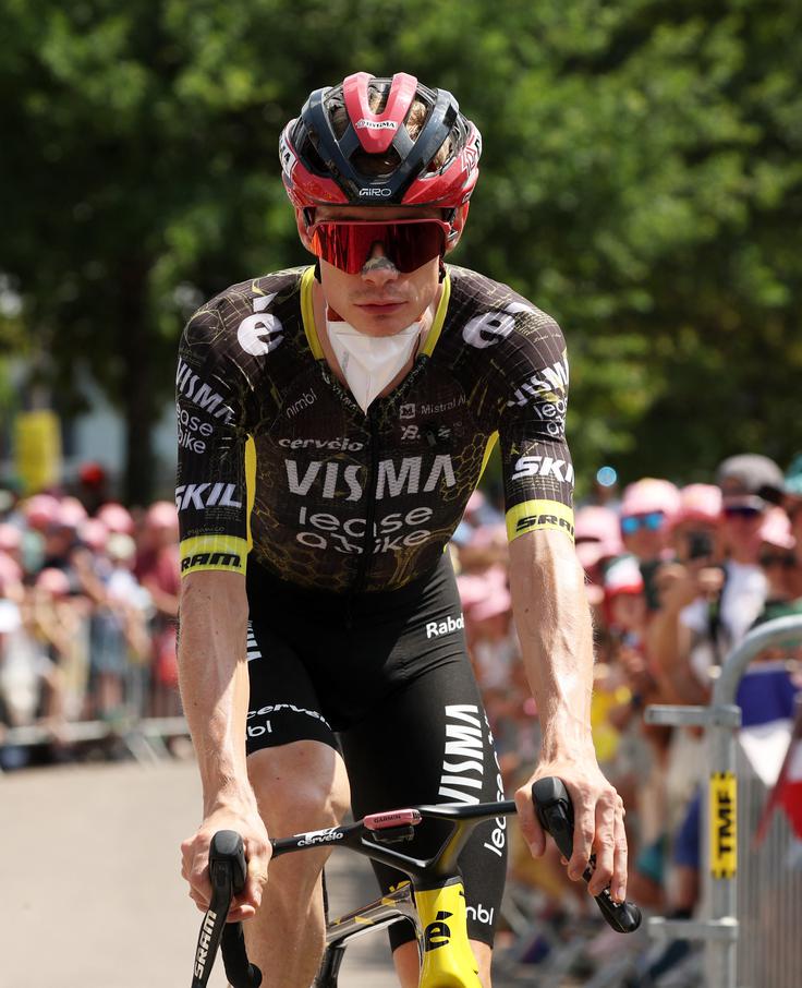 Jonas Vingegaard še ni opustil boja za rumeno majico, čeprav zaostaja že 4:30. | Foto: Guliverimage