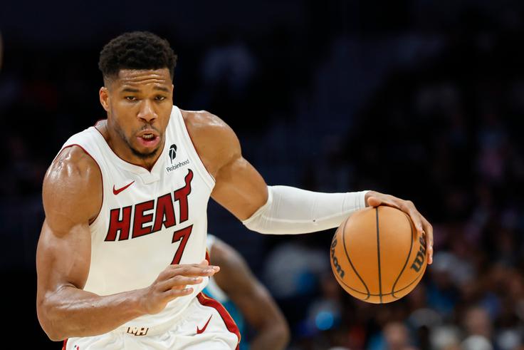 Giannis Antetokounmpo je zadnjo tekmo zaradi osebnih napak končal na klopi. | Foto: Guliverimage