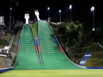 Na olimpijskih skakalnicah prvi skoki po opravljenih prilagoditvah