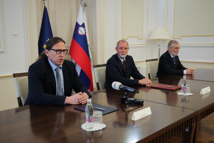 Jug je poudaril, da je današnji podpis pogodbe, s katerim UKC Ljubljana postaja pridruženi član ljubljanske univerze, prvi, a izjemno pomemben korak k tesnejši povezavi UKC Ljubljana z univerzo.  | Foto: STA