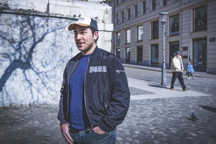 Čeprav jih ne more poklicati, je prepričan, da so njegovi domači v Iranu dobro.  | Foto: Ana Kovač