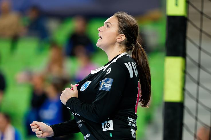Krim Mercator :  CSM Bucaresti Maja Vojnovič je zaustavila 14 strelov. | Foto: Luka Kotnik