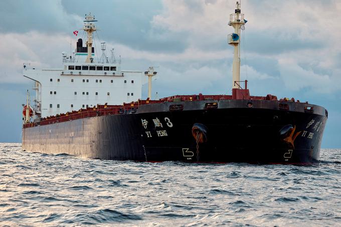 Ali Rusom v Baltskem morju pri sabotažah pomagajo tudi Kitajci? Na fotografiji kitajska ladja Ji Peng 3. Fotografija je bila posneta, ko je ladja plula v bližini danske obale. | Foto: Reuters