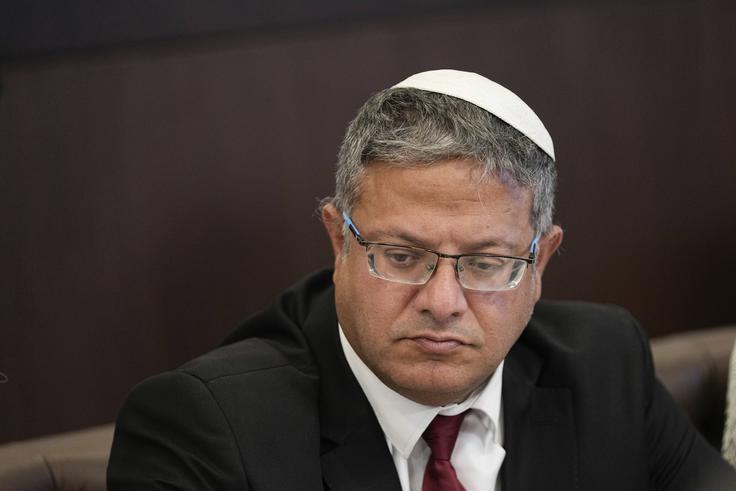 Itamar Ben-Gvir Sporna izjava je nova v nizu provokacij skrajno desnega ministra Ben-Gvira. Julija je dejal, da je molil na Tempeljskem griču, avgusta pa je skupaj z judovskimi verniki vdrl v kompleks mošeje al Aksa. | Foto: Guliverimage
