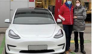 Zmanjkalo 450 vozil: Tesla tudi prek Ljubljane lovila rekord