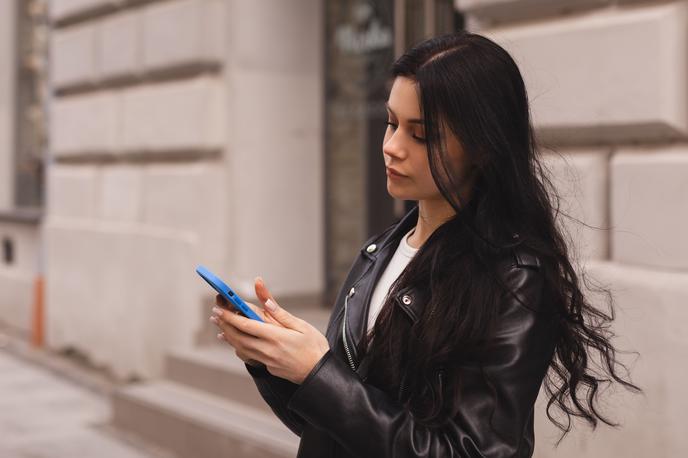 ženska, dekle, telefon | Foto Shutterstock