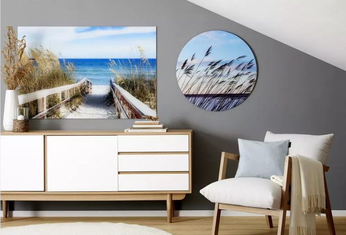 Čudovito steklena slika Monee, ki jo krasi motiv plaže, bo lepo popestrila vsako steno v kateremkoli prostoru vašega doma. | Foto: 