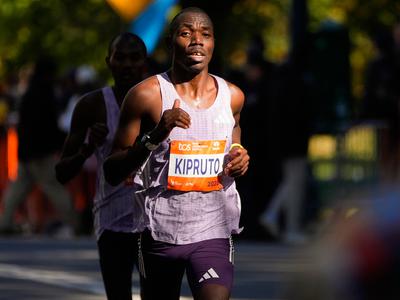 Kenijski zmagi v New Yorku, v ženski konkurenci nov rekord