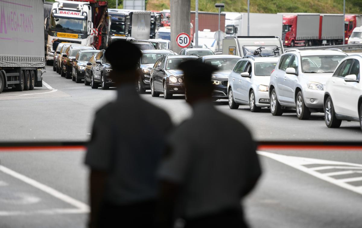 mejni prehod, Gruškovje | Policija trenutno nadaljuje zbiranje obvestil in preverja okoliščine smrti moškega oziroma znake storitve kaznivega dejanja prepovedanega prehajanja meje ali ozemlja države. | Foto STA