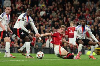Manchester United po drami izločil Lyon, rešil se je tudi Tottenham, slovo Lazia