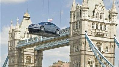 Insignia treščila v London