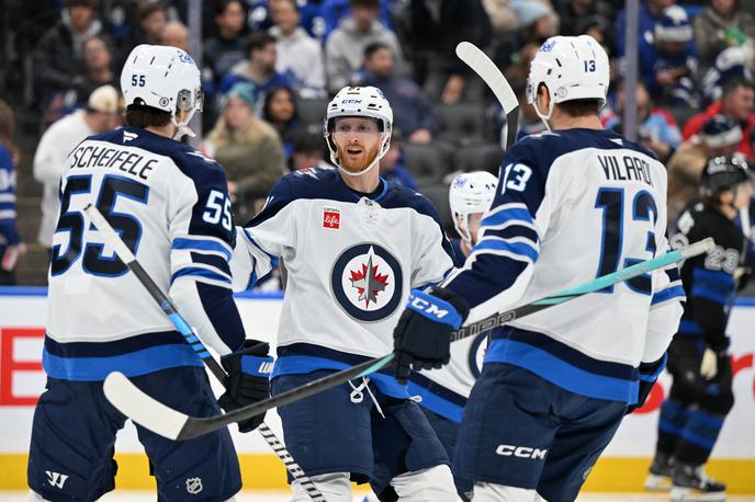 Winnipeg Jets | Winnipeg je v kanadskem spopadu v gosteh premagal Toronto. | Foto Reuters