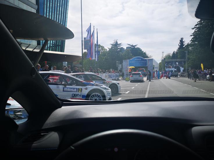 Eko reli električni avtomobil Pogled proti štartu. Prvi dan 194 kilometrov (77 kilometrov TP), drugi dan še 228 kilometrov (74 kilometrov TP). | Foto: Gregor Pavšič