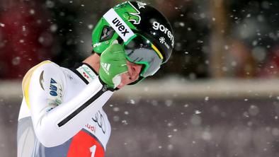 Peter Prevc s stopničkami navdušil in takoj stopil na žogo