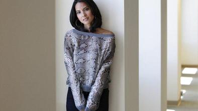 Olivia Munn z motnjo puljenja obrvi