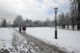 Decembra za odstotek manj prenočitev turistov