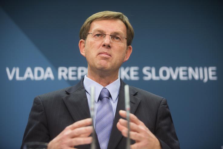 Po burnem odzivu domače javnosti na predlagani dodatek za Teš 6 se je tudi predsednik vlade Miro Cerar oddaljil od predloga. | Foto: Matej Leskovšek
