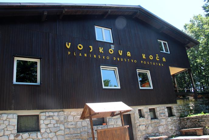 Vojkova koča na Nanosu (1240 m)