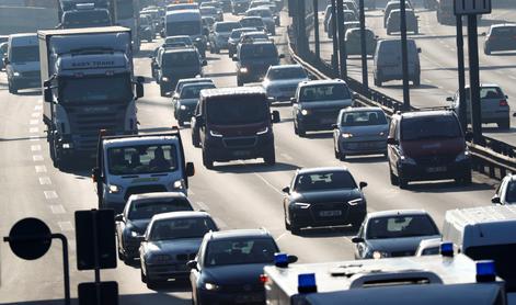 Šokantno odkritje na avtocesti: voznik našel odrezane ženske roke