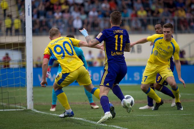 Zdravniška služba Domžal se je izkazala in pred derbijem z Mariborom osrečila strokovno vodstvo rumenih. | Foto: Žiga Zupan/Sportida