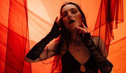 Želite na noč čarovnic izstopati? 5 idej za popoln vampirski videz.