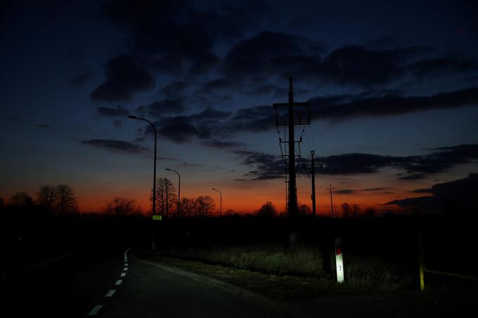 Suwalski koridor velja za neke vrste kopenski most med ruskim Kaliningradom na Baltiku in Belorusijo, tesno zaveznico Rusije. Na fotografiji ena od cest na območju.  | Foto: Reuters