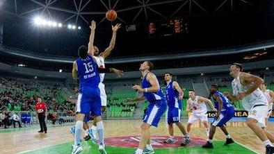 Oslabljena Olimpija navdušila s požrtvovalnostjo