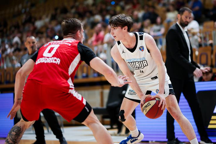 Ilirija se je od domačih navijačev v ligi ABA poslovila s porazom. | Foto: Filip Barbalić