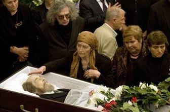 Na Solženicinovem pogrebu tudi Medvedjev