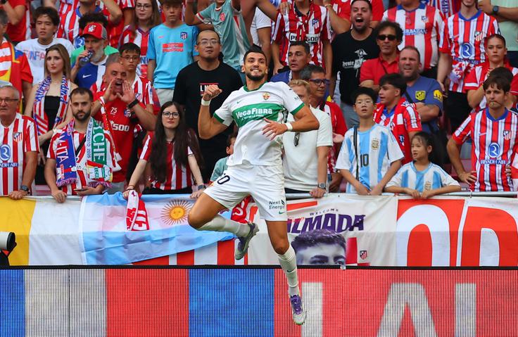 Rafa Mir je pokvaril načrte Oblakovem Atleticu. | Foto: Reuters