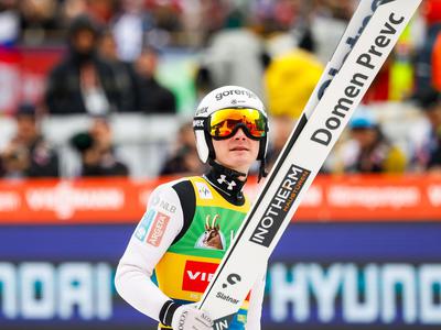 Domen Prevc še po tisto, kar ni uspelo Kobajašiju: bo konec tedna poletel prek 300 metrov?