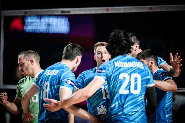 Slovenci so v uvodnem nizu vodili s 25:24. | Foto: VolleyballWorld