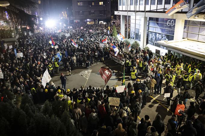 Cilj protestnikov je bilo dvorišče pred zgradbo RTS. | Foto: Ana Kovač