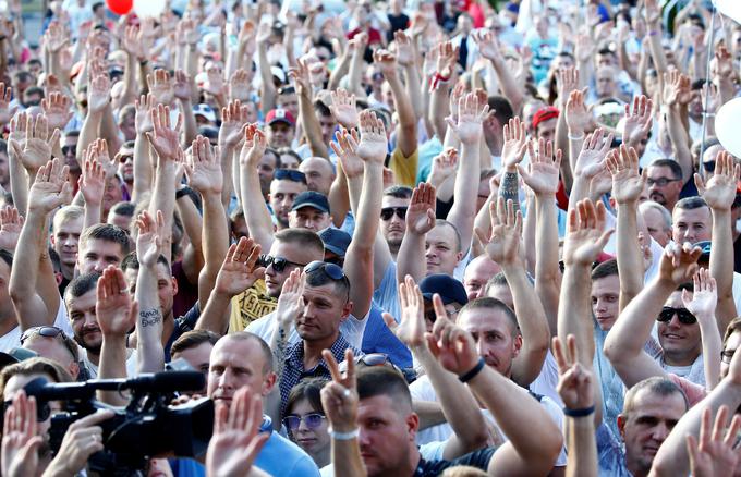 Vse od 9. avgusta se v Belorusiji nadaljujejo protivladni protesti. Ti so najbolj množični v prestolnici Minsk. | Foto: Reuters