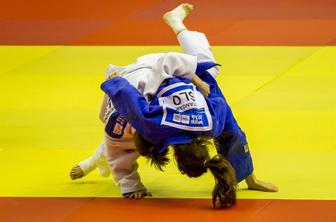 V Nandžingu prva medalja za Slovenijo, judoistka do brona