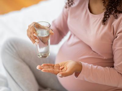 Revizija: paracetamol med nosečnostjo, avtizem in ADHD pri otrocih