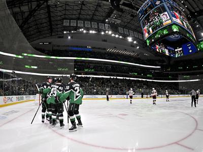 Dallas lovi Colorado, Ovečkin podira rekorde