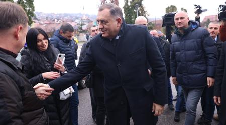 Dodik kljub nalogu za privedbo obiskal vojašnico v Banjaluki