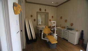 Srhljiv pogled za Epsteinova zaprta vrata: ameriški demokrati objavili nove posnetke