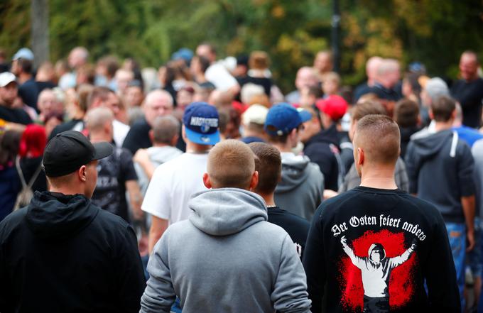 Nekateri udeleženci shoda v organizaciji skrajno desnega gibanja Pro Chemnitz so po poročanju tujih medijev vzklikali prirejena nacistična gesla. | Foto: Reuters