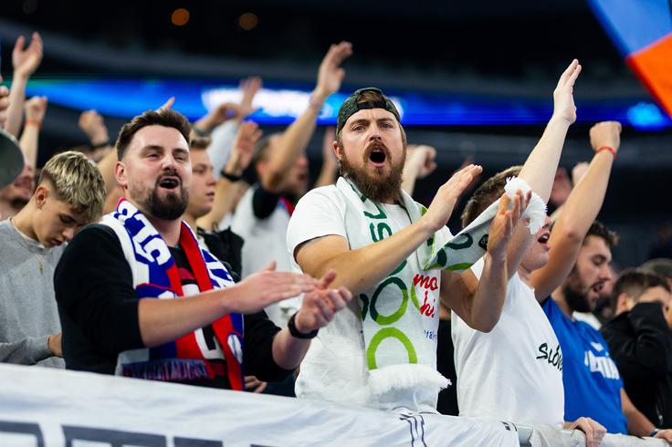 Slovenski navijači bodo lahko znova spremljali predstavo izbrane vrste v futsalu v ponedeljek zvečer proti Belgiji. | Foto: Filip Barbalić