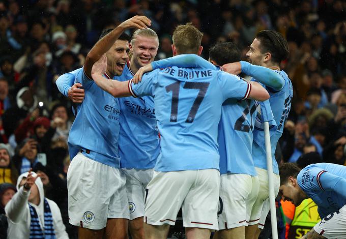 Manchester City ostaja v igri za dvojno krono v Angliji. | Foto: Reuters