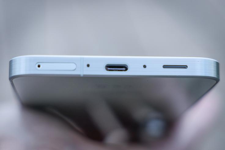 Spodnja stran pametnega telefona Samsung Galaxy A56 5G | Foto: Ana Kovač