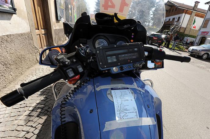 policija Italija | Testiranje na Giru je pokazalo, da je med okuženimi kar 17 policistov, ki karavano varujejo na motorjih.  | Foto Getty Images