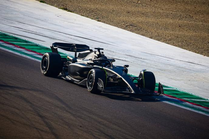 Sergio Perez Cadillac Ferrari | Skrivnostni črni Ferrarijev dirkalnik iz sezone 2023 na stezi v Imoli | Foto Guliverimage