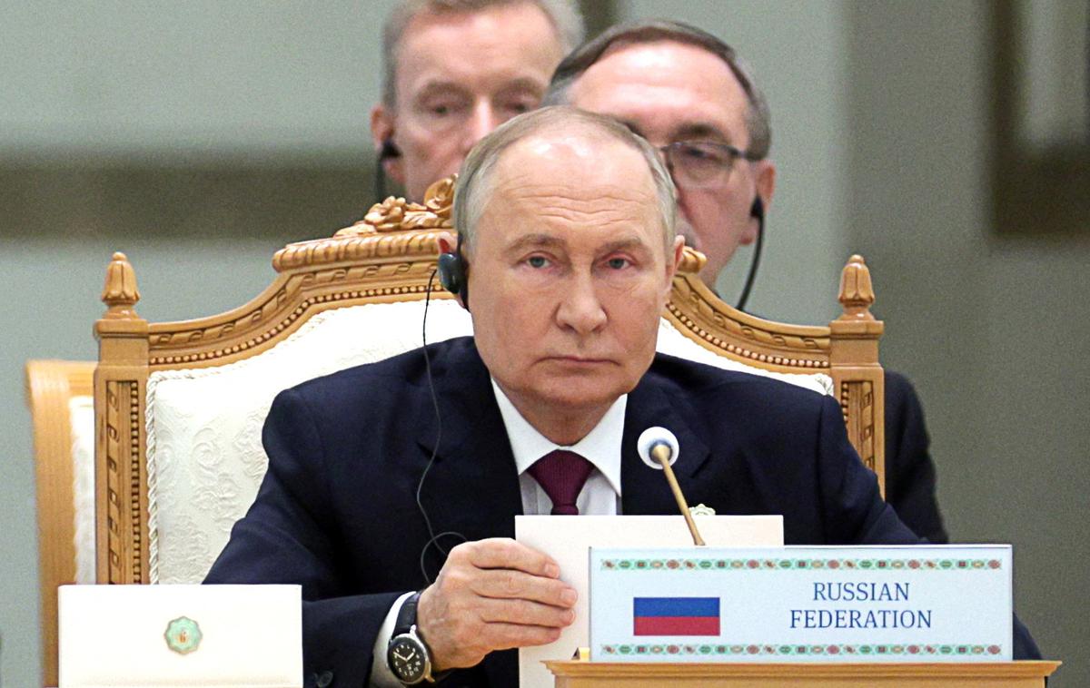 Vladimir Putin | Vladimir Putin je po poročanju ruskih medijev opozoril, da nastajajo novi močni centri gospodarske rasti, finančnega in političnega vpliva, predvsem na globalnem vzhodu in jugu. | Foto Reuters