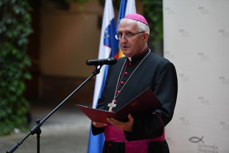 V civilni iniciativi Dovolj. je so zaradi domnevnega sistemskega prikrivanja spolnih zlorab v slovenski Cerkvi k odstopu pozvali ljubljanskega nadškofa Stanislava Zoreta. | Foto: STA ,
