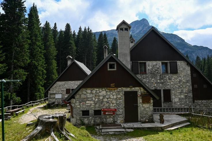 Planinski dom pri Krnskih jezerih | Foto: Matej Podgoršek